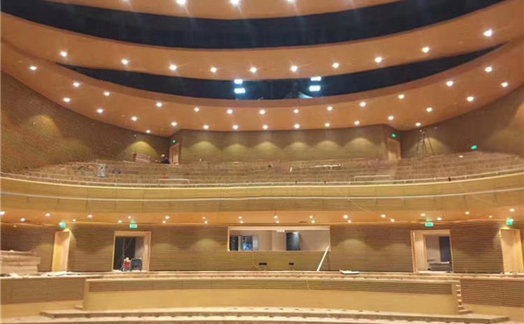 湖北襄陽學(xué)院音樂廳槽木吸音板聲學(xué)工程 湖北襄陽學(xué)院音樂廳槽木吸音板聲學(xué)工程